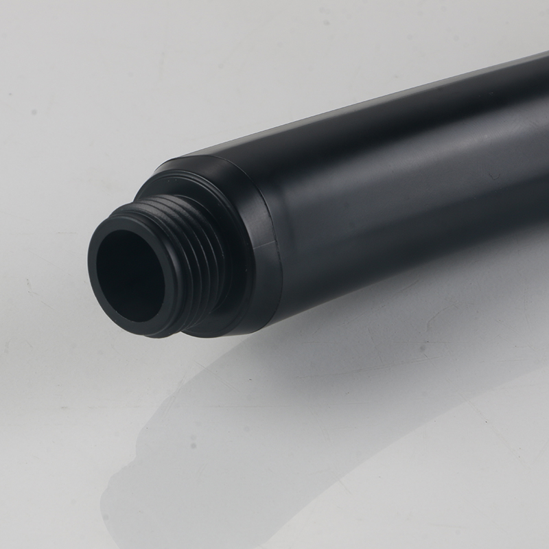 Ducha japonesa con cabezal abatible negro.