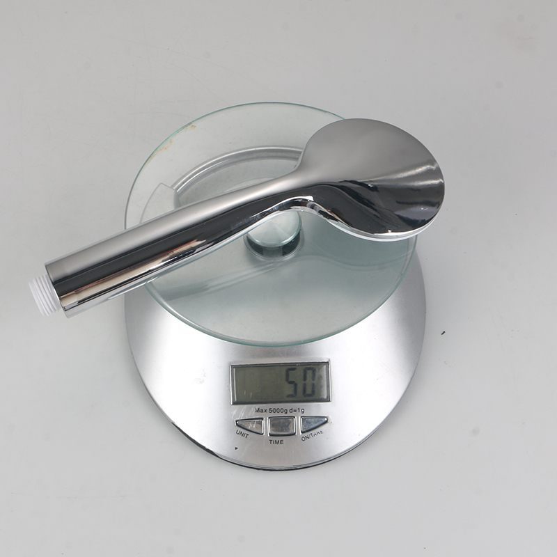 ¿Cuáles son las ventajas de utilizar un rociador de ducha de acero inoxidable frente a otros materiales?