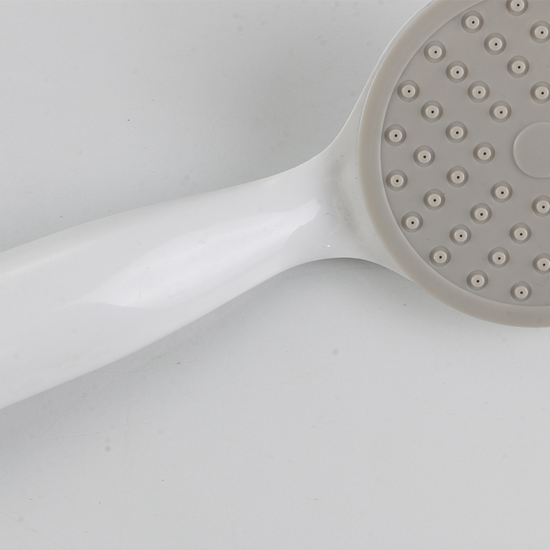 ¿Por qué mi cabeza de ducha de plástico sigue siendo obstruida?